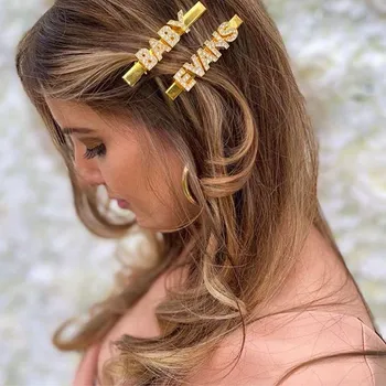 Идеи рождественских подарков от VishowCo с персонализированной золотой заколкой для волос